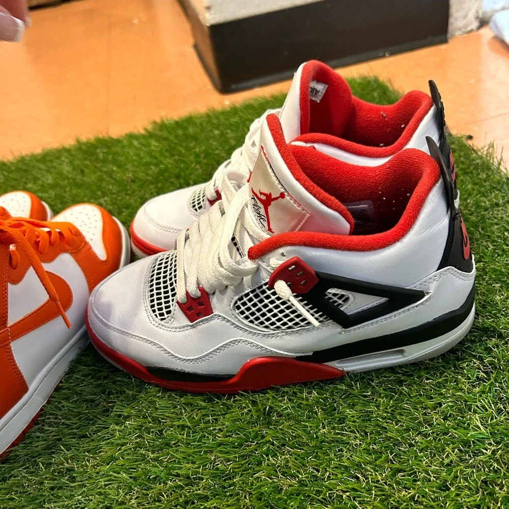 Retro 4s - Picture 3 of 5